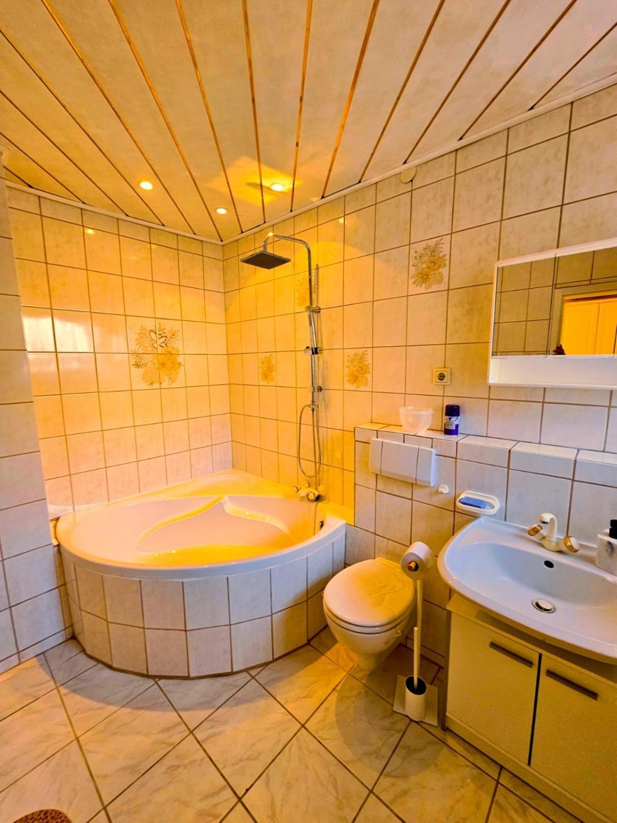 B&R Ferienhaus In Der Naehe Des Flughafens Nuremberg Luaran gambar